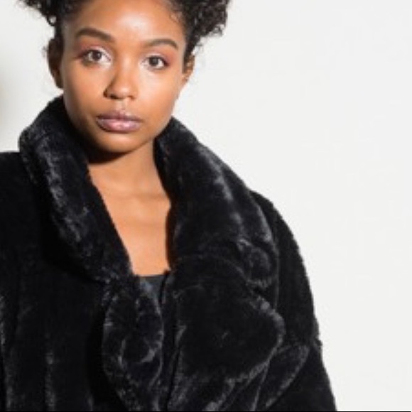 🚨SALE🎉{One Left Small} Vegan Fur Black Coat - Picture 3 of 9